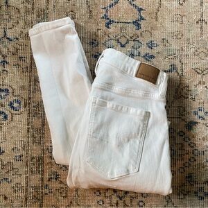 American Eagle next level stretch white skinny jeans EXTRA LONG women’s size 6